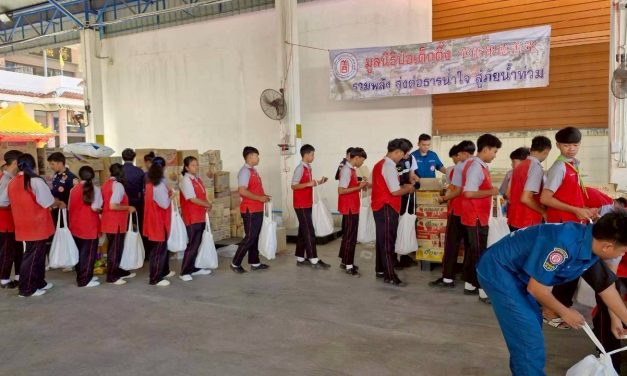 มูลนิธิป่อเต็กตึ๊ง เสริมทัพทีมบรรเทาฯ-สังคมสงเคราะห์ ล่องใต้เข้าพื้นที่น้ำท่วม เร่งส่งต่อธารน้ำใจ สู้มหาอุทกภัยภาคใต้”