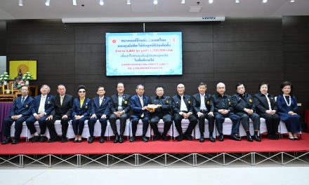 สมาคมแต้จิ๋วแห่งประเทศไทย ร่วมกับ มูลนิธิป่อเต็กตึ๊ง ปล่อยคาราวานยกทัพเครื่องอุปโภคบริโภค ล่องใต้นำแจกจ่ายให้แก่ผู้ประสบภัยน้ำท่วมภาคใต้