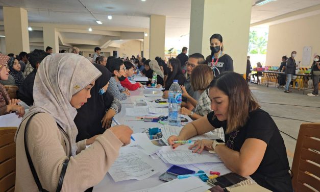 ชาวนราฯโอดขั้นตอนเงินเยียวยาอุทกภัยทำยุ่งยาก ยืนต่อคิวร้านถ่ายเอกสารทั้งวัน