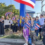 ป้าอยุธยา นำกลุ่มปกป้องสถาบัน จากหลายจังหวัดถือ ธงชาติ มีดดาบ เตรียมเข้าให้กำลังใจนายก อนุทิน ที่ปกป้องชาติ 