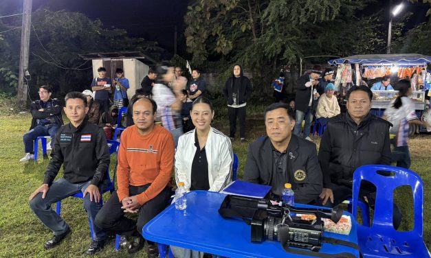 นายกสมาคมกีฬาแห่งจังหวัดแพร่ เป็นประธานเปิดรายการมวย “ศึกรวมน้ำใจต้านภัยยาเสพติดการกุศล” ที่ ต.เหมืองหม้อ จ.แพร่