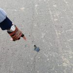 พะเยา พบวัตถุต้องสงสัยตกกลางถนน รถเหยียบปุ๊บเสียงดังสนั่น โชคดีไม่มีเจ็บ