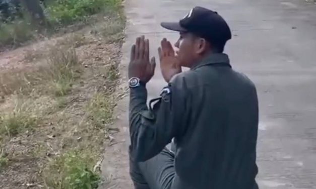 พะเยา ระทึก!ชาวบ้านพบลูกระเบิด M67 กลางหมู่บ้านเชียงคำ ตร.-EOD เร่งเก็บกู้ทำลายปลอดภัย