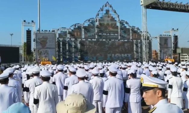 พะเยา ยิ่งใหญ่! พิธีแห่อัญเชิญถ้วยพระราชทาน THAI FIGHT พะเยา ชาวเมืองร่วมงานคึกคัก