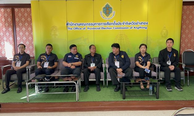 อ่างทอง บรรยากาศการรับสมัครสมาชิกสภาผู้แทนราษฎรแบบแบ่งเขตวันแรกคึกคัก 