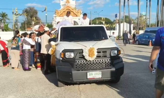 พะเยา ฮือฮา! คอหวยจับตาเลข 2920 พิธีแห่อัญเชิญ พระเจ้าตองทรงเครื่อง คืนถิ่น หลังหาย 65 ปี