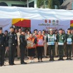 พะเยา ผบ.มทบ.34 ห่วงใยประชาชนช่วงส่งท้ายปีเก่าต้อนรับปีใหม่ ตั้งจุดบริการประชาชน–มอบลูกอมสร้างรอยยิ้มผู้เดินทาง