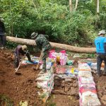 แม่ฮ่องสอน ศูนย์ประสานงานโครงการอันเนื่องมาจากพระราชดำริและความมั่นคง ร่วมสร้างฝายชะลอน้ำแบบชั่วคราว ลำห้วยจอง ในเขตพื้นที่ป่าสงวนแห่งชาติป่าแม่ปายฝั่งขวา