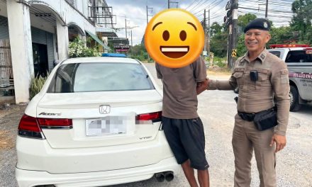 สภ.เมืองพังงา ตามรวบมือฉกแอคคอร์ดขาว หลังเจ้าของเผลอทิ้งกุญแจไว้ในรถ รวบตัวได้ทันควันหน้าปากทางเข้าบ้านท่าด่าน”