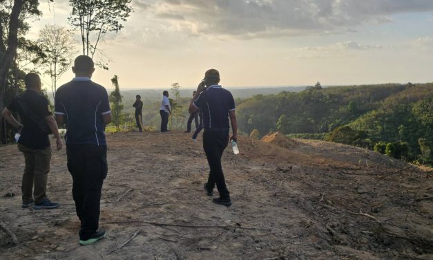 กอ.รมน.พังงา บุกตรวจยึดป่าพานพอ ถูกบุกรุกกว่า 7 ไร่ พบแบ็คโฮจอดในพื้นที่ เสียหายรัฐกว่า 5 แสนบาท