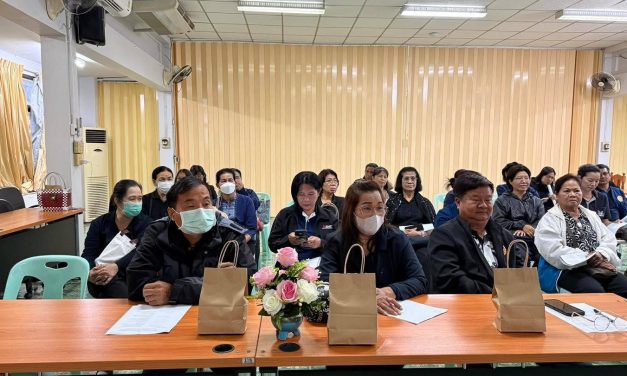 แพร่  รองนายก ทต.เด่นชัย ปธ.เปิดการอบรมโครงการสัมมนาและเสริมสร้างประสบการณ์ผู้บริหาร