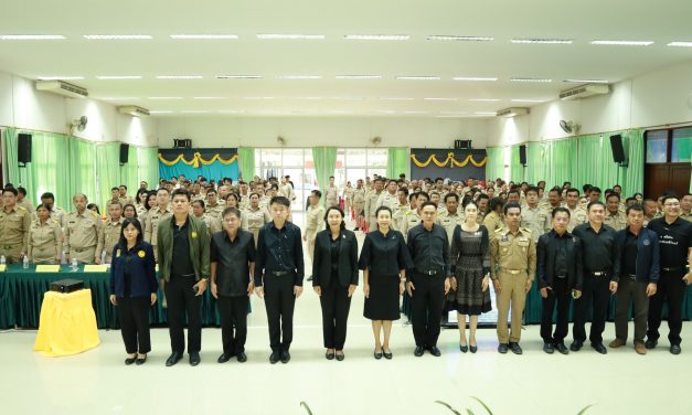 กาญจนบุรี ผวจ. มอบแนวทางการปฏิบัติงานให้กับส่วนราชการ ในพื้นที่อำเภอเมืองกาญจนบุรี ชู 12 นโยบาย เน้นการบูรณาการทุกภาคส่วน