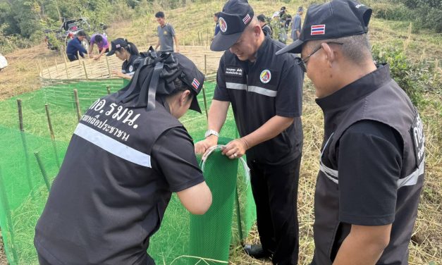กอ.รมน.จังหวัดลำปาง จับมือ สำนักงานบริหารพื้นที่อนุรักษ์ที่ 13 ลำปาง  เชิญชวนชุมชนร่วมกันทำเสวียนเก็บใบไม้ ลดเชื้อเพลิงธรรมชาติป้องกันไฟป่าหมอกควัน