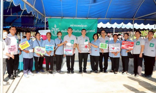 จ.อุตรดิตถ์ นำหน่วยแพทย์อาสาสมเด็จพระศรีนครินทราบรมราชชนนี (พอ.สว.) ออกหน่วยเคลื่อนที่ให้บริการประชาชนพื้นที่อำเภอเมือง