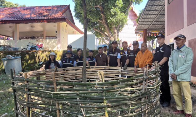 กอ.รม.น จังหวัดลำปาง  เชิญชวนชุมชนร่วมกันทำเสวียนเก็บใบไม้ ลดปริมาณเชื้อเพลิง  ช่วยป้องกันปัญหาไฟป่าและหมอกควัน