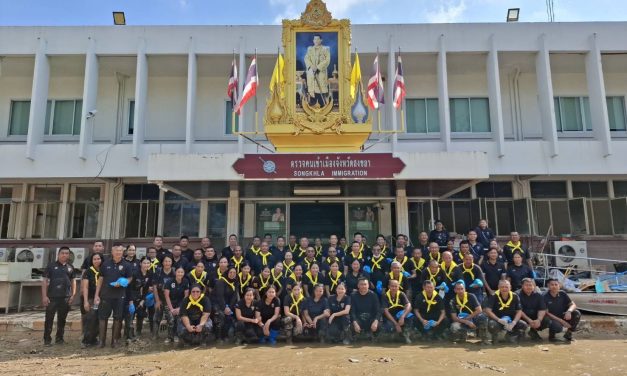 ปทุมธานี บิ๊กแจ๊ส นำทีม ปล่อยคาราวานรถน้ำ ล้างเมืองหาดใหญ่ หลังน้ำลด ห่วงใย ไฟรั่ว โรคระบาด PM2.5  สั่งจัดเต็มอุปกรณ์ช่วยกู้ภัยฟื้นฟู