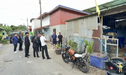 ปทุมธานี พ่อพลทหารวายุ ตื้นตันน้ำตาร่วง นายกแจ็สเร่งสร้างบ้านใหม่ คนปทุมหลายภาคส่วนร่วมช่วย