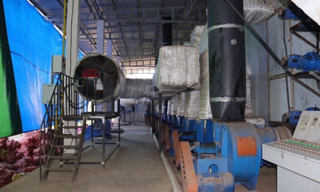 แม่ฮ่องสอน  นายอำเภอแม่สะเรียง นำเจ้าหน้าที่บูรณาการตรวจสอบโรงงานแปรรูปบุก หลังถูกร้องเรียนสร้างมลภาวะทางน้ำ เสียง และกลิ่น ส่งผลกระทบต่อราษฎรในพื้นที่