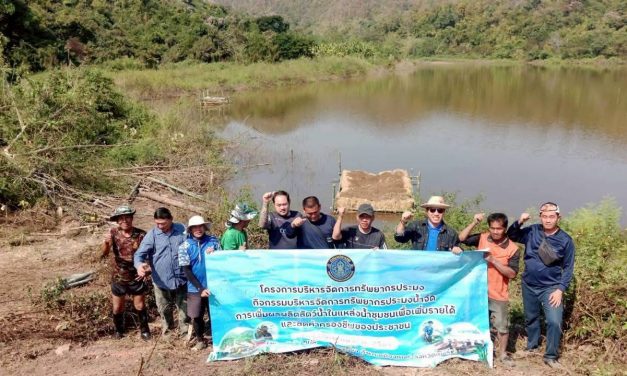 ศพจ.แพร่และประมง อ.เมืองแพร่ ร่วมกับคณะกรรมการแหล่งน้ำ จัดทำกองปุ๋ยหมักสร้างอาหารธรรมชาติในแหล่งน้ำฯ