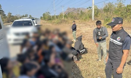 ตม.จ.กาญจนบุรี  ไล่สกัดจับรถขนคนต่างด้าว รวบ 48 ราย