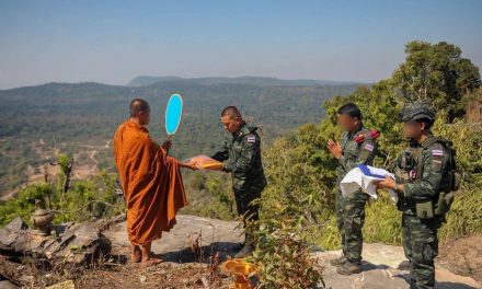 กาญจนบุรี พิธีเก็บดินสมรภูมิทหารกล้า ณ สมรภูมิเนิน 677