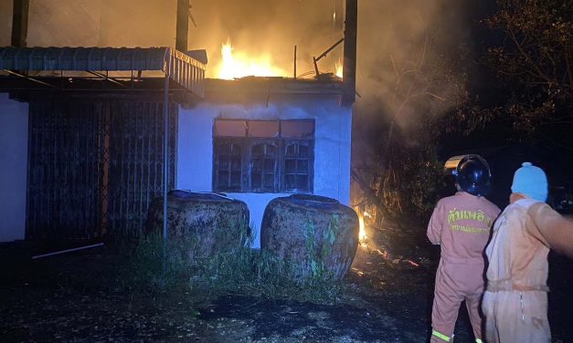 มุกดาหาร เกิดเหตุไฟไหม้บ้านวอดทั้งหลัง สาเหตุมาจากไฟฟ้าลัดวงจร
