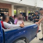 อ่างทอง ปกครองอำเภอป่าโมกบุกจับวงไพ่ร่วมเล่นพนันรัมมี่และผสมสิบกลางบ้าน