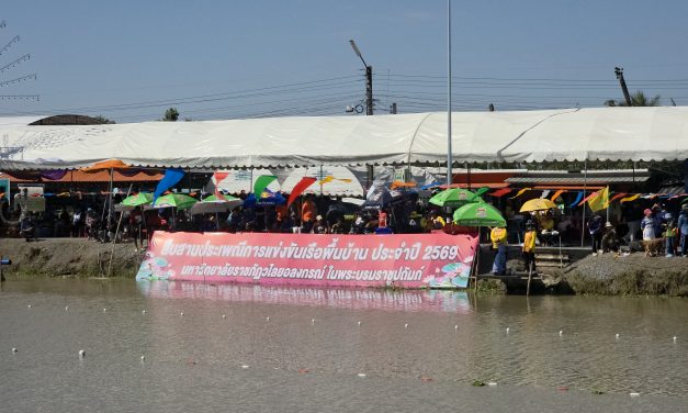 ปทุมธานี ฟื้นตำนานสายน้ำ  หนองเสือคึกคัก จัดแข่งเรือพายขนส้ม สืบสานประเพณีคลอง 10