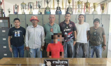 พังงา-สืบสวน สภ.ตะกั่วทุ่งวิ่งไล่จับจับหนุ่มวัย 27 พร้อมยาบ้า 50 เม็ด ในสวนปาล์มน้ำมันที่กระโสม