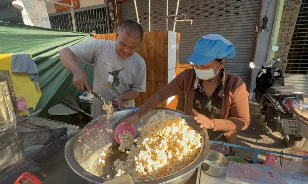 อ่างทอง ข้าวโพดคั่วโบราณป้าต้อยหวานหอมมันเค็มป๊อบคอร์นเตาถ่าน 