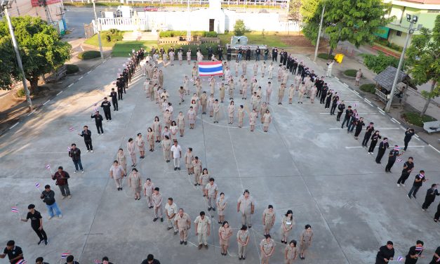 ทม.สุโขทัยธานี แปรอักษรเป็นแผนที่ประเทศไทย ส่งกำลังใจให้ทหารชายแดน