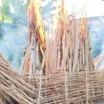 พะเยา  ชาวบ้านหลั่งไหลร่วมพิธีโบราณ ตานข้าวใหม่–ตานหลัว–หิงไฟพระเจ้า สืบศรัทธาล้านนาแน่นวัด