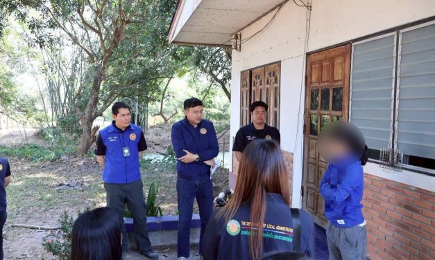 พะเยา เปิดยุทธการพิทักษ์เมือง บุกตรวจบ้านเป้าหมายรวบแม่พัวพันยาเสพติด