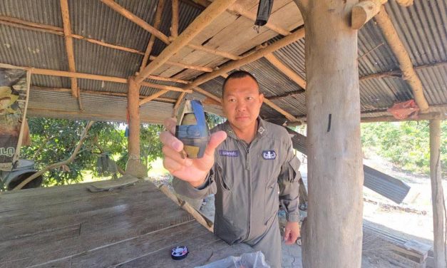 พะเยา ระทึก! ชาวบ้านพะเยาพบลูกระเบิด M26 ซุกกระท่อม ตร.EOD เก็บกู้ทัน