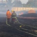 พะเยา  เพลิงโหมป่าสุสานจีน ลามไหม้หลังโกดังนม ควันดำคลุ้ง