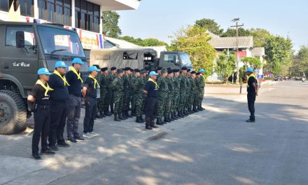 เชียงใหม่ รองเลขานุการศูนย์อำนวยการจิตอาสาภัยพิบัติ ภาค 3 (ไฟป่าหมอกควัน) พบปะให้กำลังใจ และมอบกล่อง Happy Set ให้กับชุดปฏิบัติการแก้ไขปัญหาไฟป่า