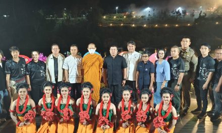 กาญจนบุรี นายอำเภอทองผาภูมิ เปิดงานนั่งยองมองแคว ครั้งที่ 1  นักท่องเที่ยวแห่เที่ยวกันจำนวนมาก