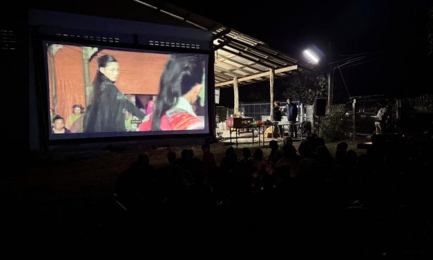 ตาก สัสดี อ.แม่ระมาด ทหารจิตอาสา ฉายหนังกลางแปลง ให้น้องๆ และประชาชน  พื้นที่ห่างไกล