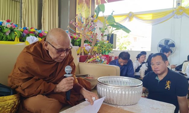 ชัยภูมิ ส่องขันน้ำมนต์และยอดผ้าป่าพระเกจิดังในพิธีทอดผ้าป่าสร้างโรงอาหารแก่เด็กนักเรียน