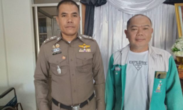 ปราจีนบุรี  ชื่นชมหนุ่มบีทาเก้น เก็บเงินและสร้อยทองคืนเจ้าของ