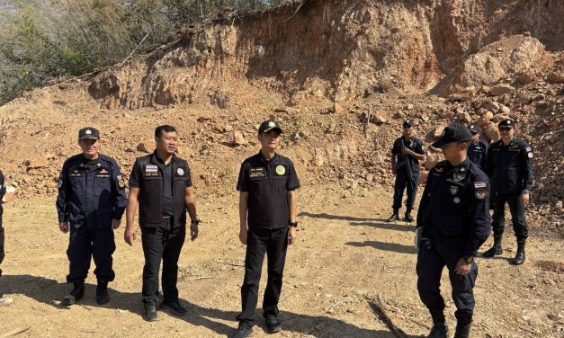 กาญจนบุรี -ป่าไม้ที่ 10 ราชบุรี นำกำลังตรวจสอบพื้นที่ในอำเภอไทรโยค ลักลอบขุดหน้าดินลูกรังไปขาย มีถึง 5 จุด