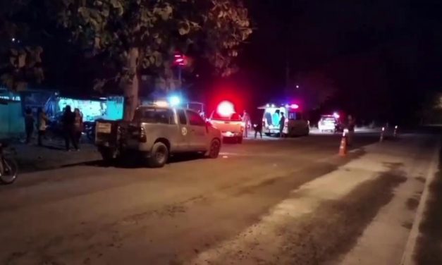 อุทัยธานี หนุ่ม และเมียท้องอ่อนมาเยี่ยมแม่ ขับรถกระบะยางแตกดับ1 เจ็บ1