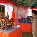 กาญจนบุรี หน่วยแพทย์พระราชทาน โรงพยาบาลจุฬาภรณ์มอบผ้าห่มกันหนาว จำนวน 500 ผืน ช่วยเหลือผู้ประสบภัยหนาวในพื้นที่ ตำบลปิล็อก