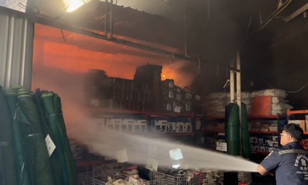 นนทบุรี ไฟไหม้ร้านโต้งข้าวหมูแดง พ่อครัว ตั้งน้ำมันในกระทะแต่ดันลืม เผลอแป๊บเดียวไฟลุกท่วม.