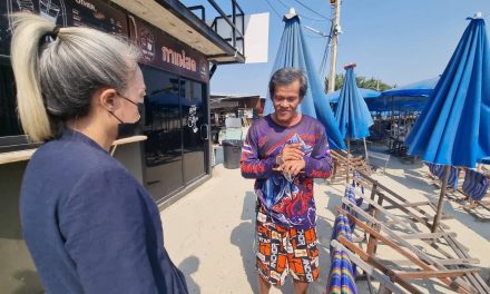 นนทบุรี  หนุ่มฉกทรัพย์สาวมาเที่ยวลงเล่นน้ำ ขึ้นฝั่งมาของหาย