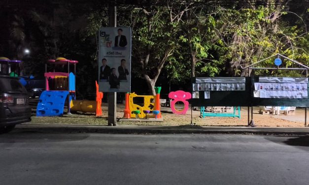 นนทบุรี เด็กมัธยมนัดตีกันกลางสนามเด็กเล่นในหมู่บ้านดัง ชาวบ้านเอือม