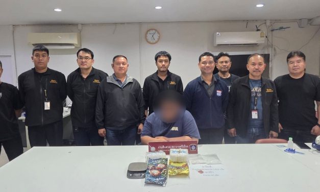นนทบุรี ตร.บางศรีเมืองบุกทลายเครือข่ายขนยาข้ามชาติ ซุกไอซ์ตู้แช่แข็ง 1.7 กก. รับค่าหัวคิวรอบละ 4 หมื่น