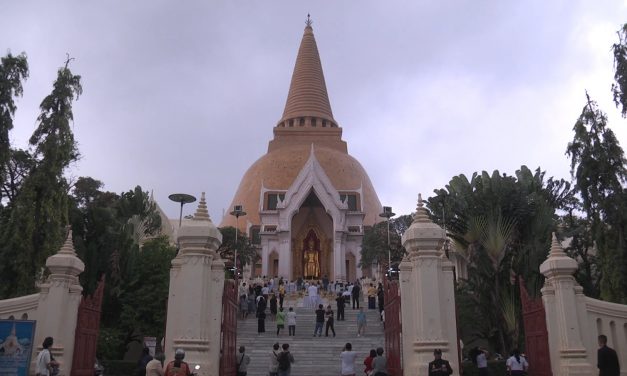 นครปฐม พุทธศาสนิกชนร่วมพิธีบวงสรวง และปิดทองปฐมฤกษ์ องค์หลวงพ่อพระร่วงโรจนฤทธิ์ ศรีอินทราทิตย์ธรรโมภาส มหาวชิราวุธราชปูชนียบพิตร