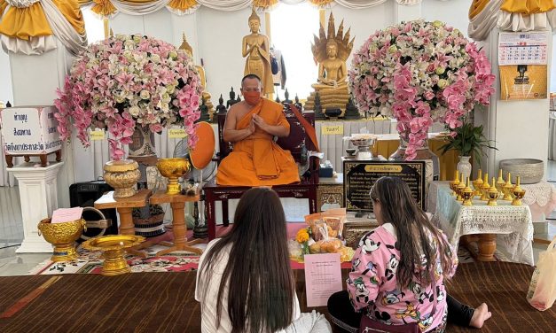 ปทุมธานี สายมูบุกวัดบึงบาฯ หวังรับโชคโค้งสุดท้าย หนุ่มลั่นถูกอีกงวดสร้างแม่ตะเคียนถวาย หลังแม่ตะเคียนให้หลักแสน 7 งวดติด