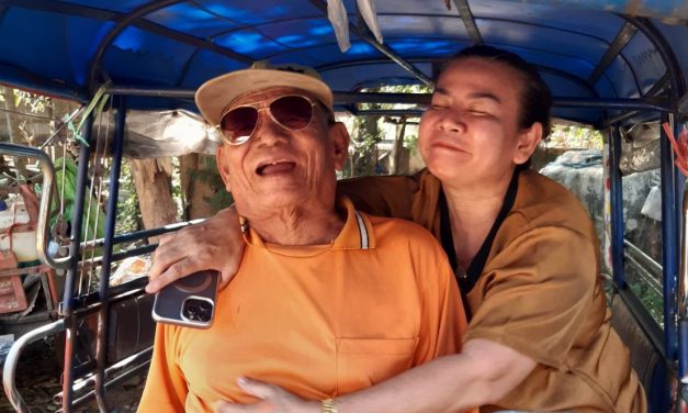 สกลนคร ชีวิตจริงยิ่งกว่านิยายสาวเจอหน้าพ่อในรอบ 50 ปี